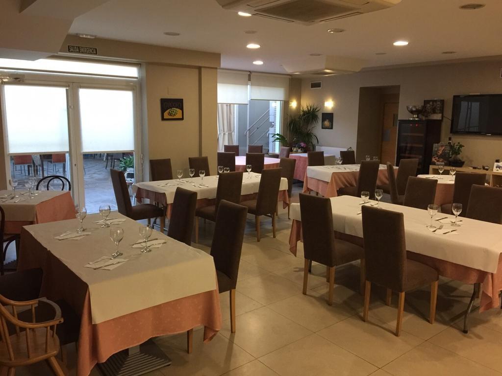 Hostal - Restaurante Asador Esperanza 우에스카 외부 사진